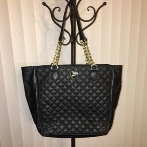 🎩BETSEY JOHNSON quilted faux leather w/ Chains🎩